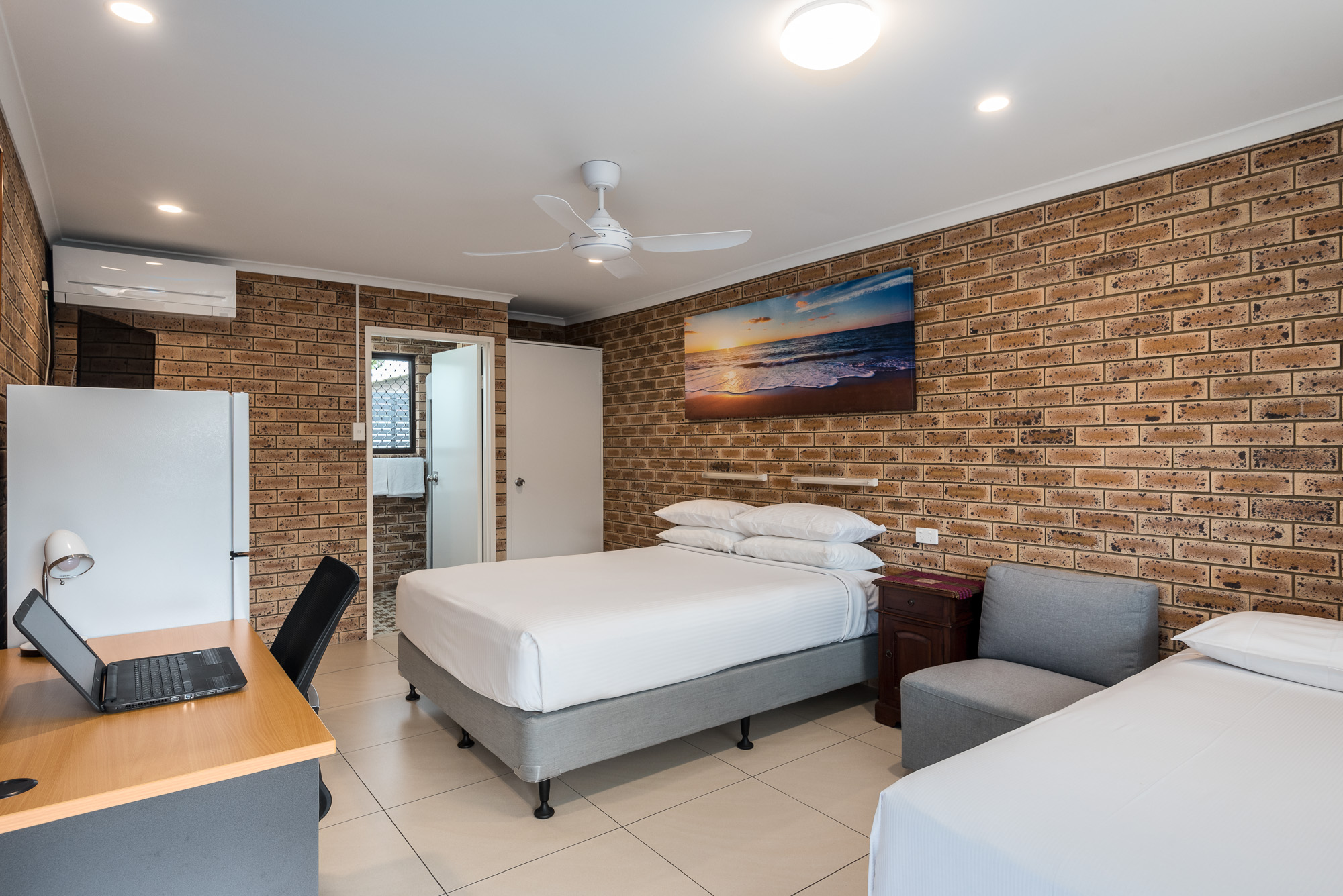Sunshine Coast Airport Motel Queen With Single RM2